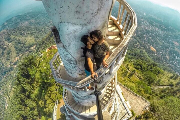 Private Sri Lanka Tour & Hike Experience to Ambuluwawa Tower - Photo 1 of 12